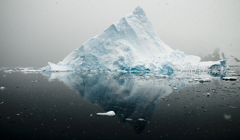 南极冰山-三角形