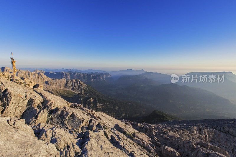 德国阿尔卑斯山瓦茨曼(霍克峰)的日出