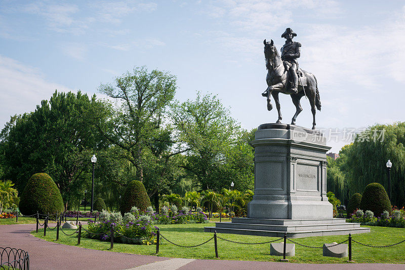 乔治华盛顿的雕像在公共花园在波士顿，MA