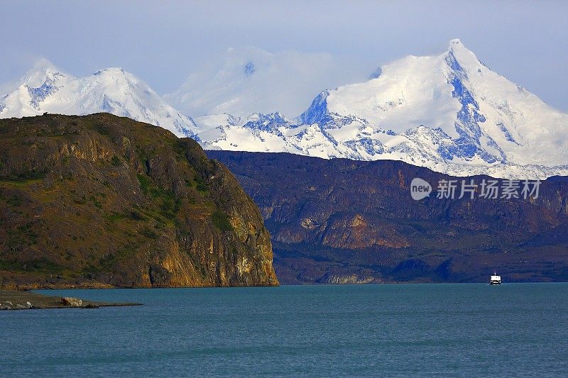 巡游进入阿根廷湖，白雪皑皑的山脉和冰川，巴塔哥尼亚