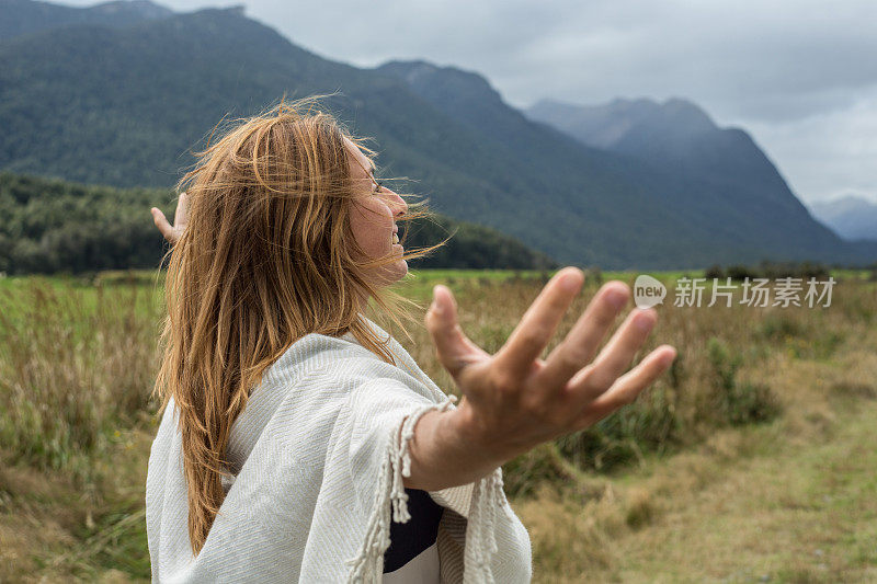 在大自然中放松，呼吸新鲜的空气