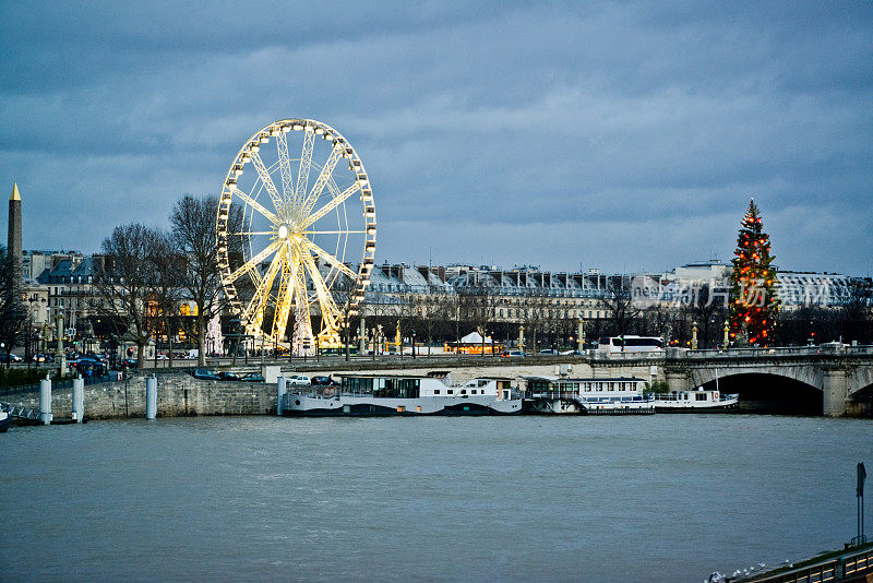 圣诞树和摩天轮，巴黎