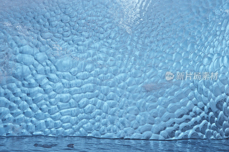 冰蓝色的泡沫