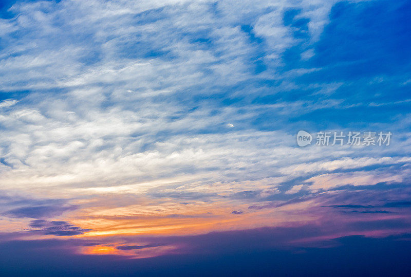 海上日落的天空