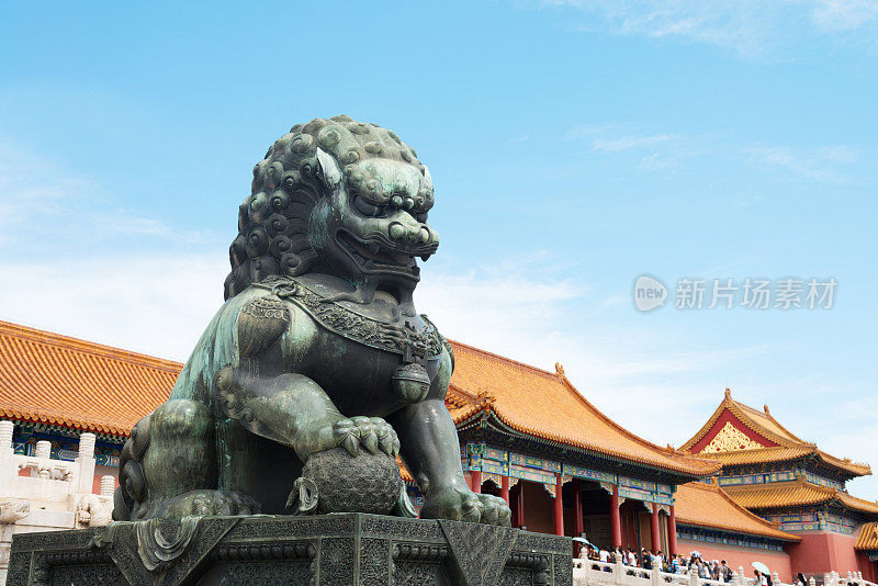 紫禁城的青铜狮子雕像