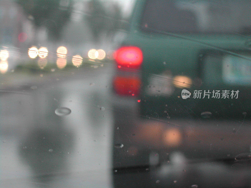 雨天道路