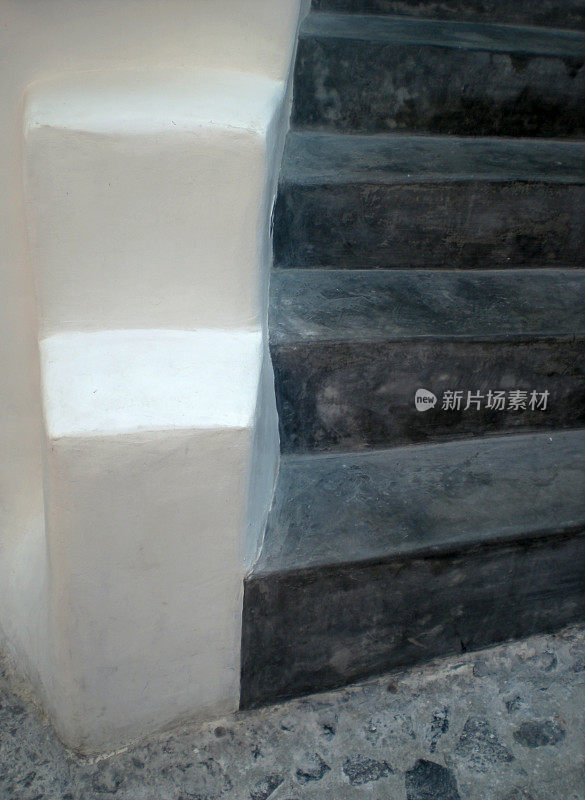 伊亚传统的熔岩石膏台阶