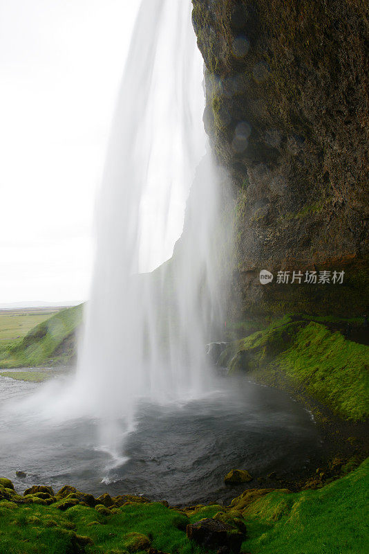 在冰岛Seljalandsfoss