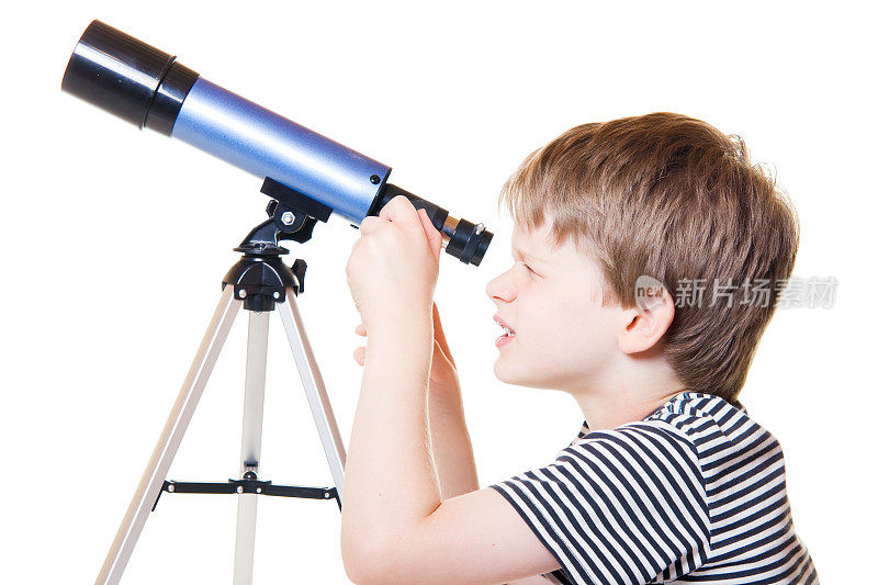 看望远镜的孩子看星星的小男孩