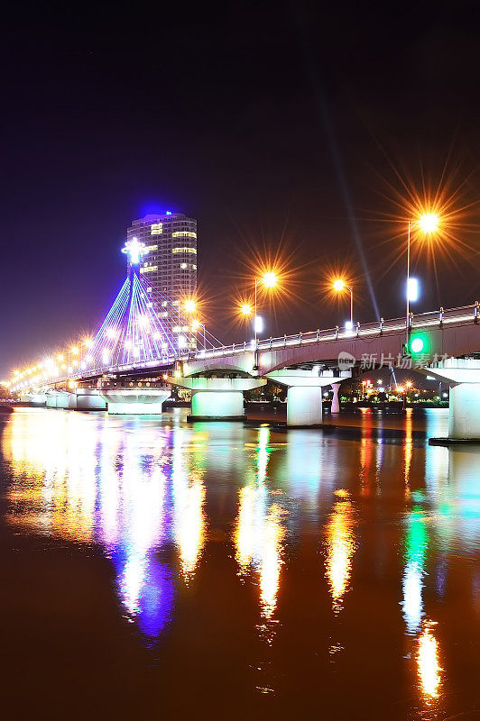 越南岘港宋汉桥夜景