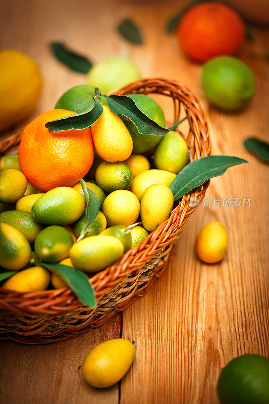 混合柑橘类的水果