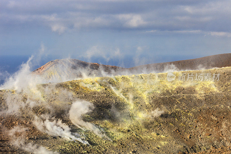 西西里岛的埃奥利亚群岛上的火山喷气孔