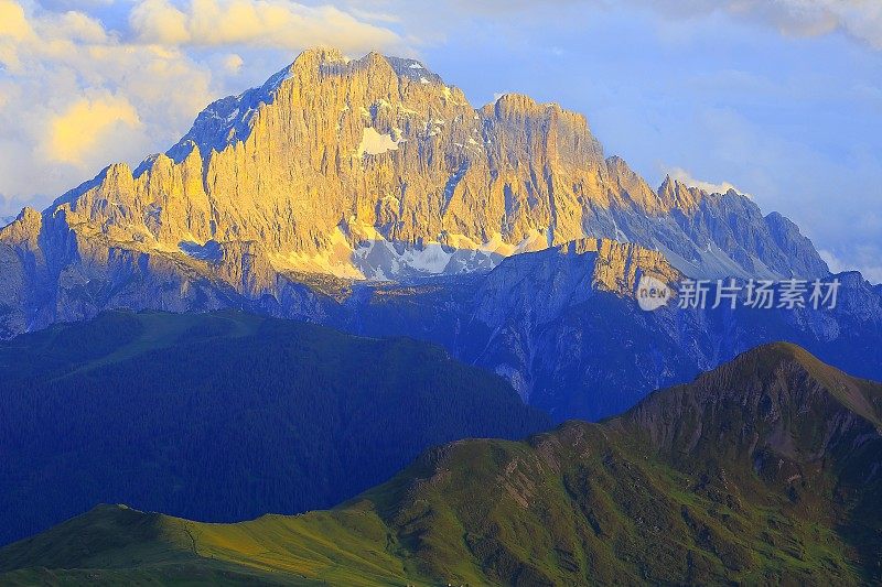 西维塔山从田园诗Lagazuoi山顶全景，五托里白云石，山顶山脉，戏剧性和雄伟的意大利泰洛阿尔卑斯山