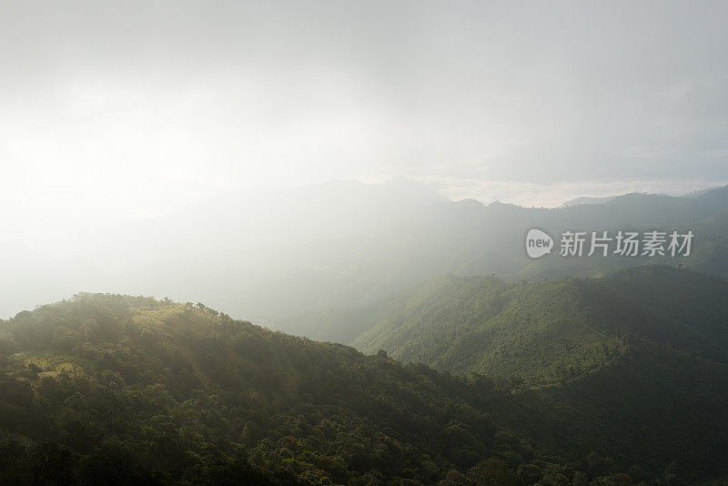 迷雾山脉的一层层