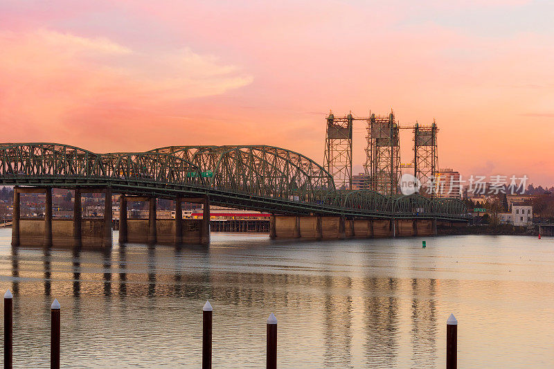 俄勒冈州和华盛顿州之间哥伦比亚河上的5号州际大桥