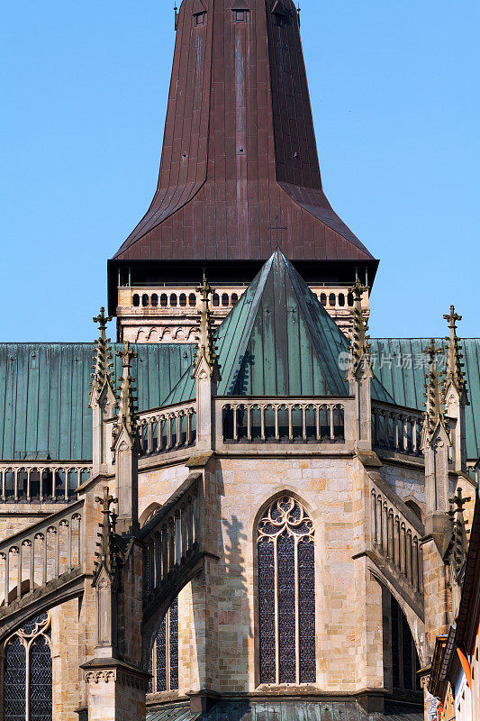 圣玛丽安教堂的屋顶和钟楼
