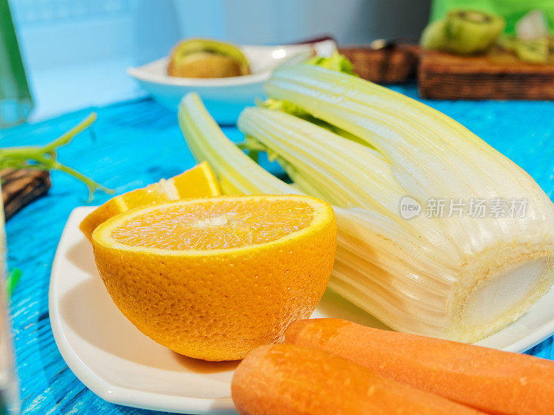 冷饮配水果和蔬菜