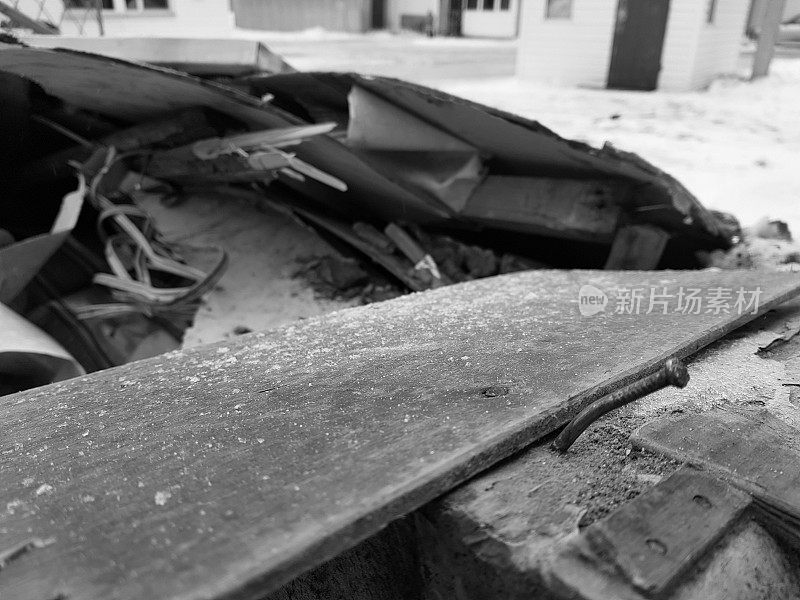 旧木板，修理和建筑废料