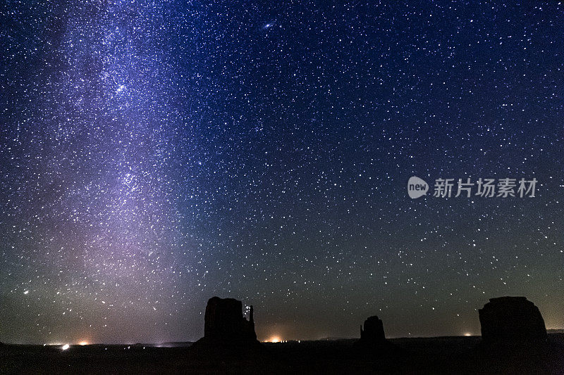 银河系上方幽幽的大峡谷夜空星空景观，美国