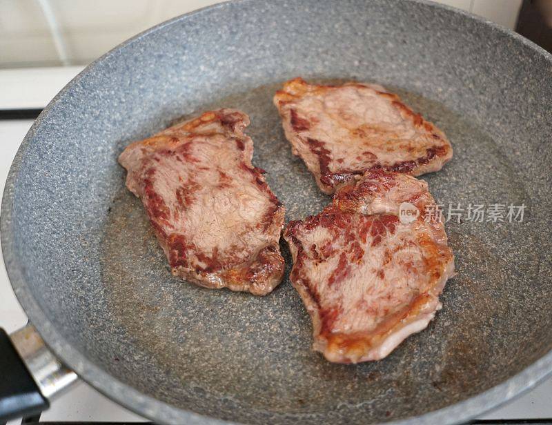 用热锅煮牛肉