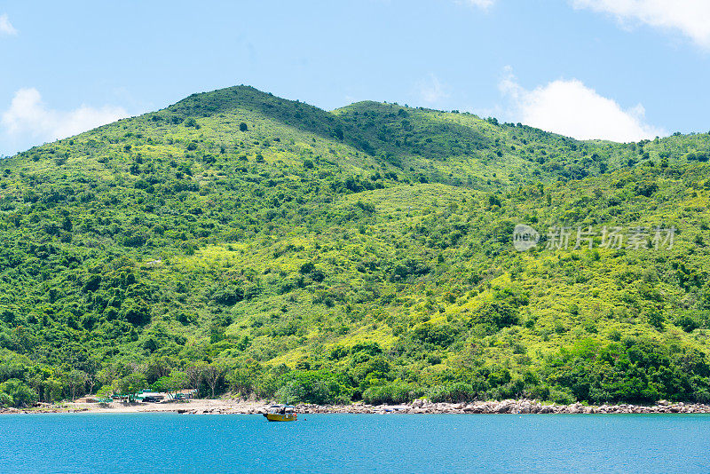 在香港西贡东郊野公园的尖峰上观赏大自然的美景