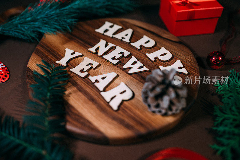 新年快乐，创意设计。平躺