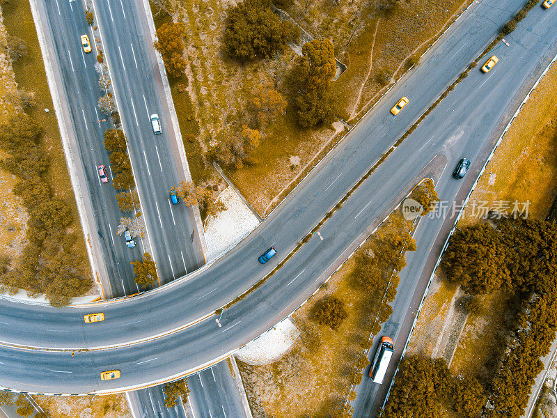 道路交叉口的俯视视图