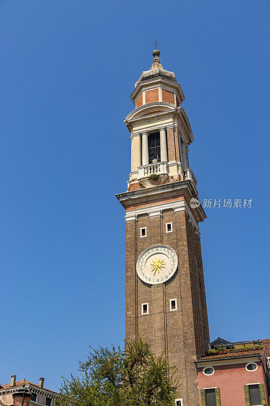 意大利威尼斯圣阿波斯托利教堂的钟楼
