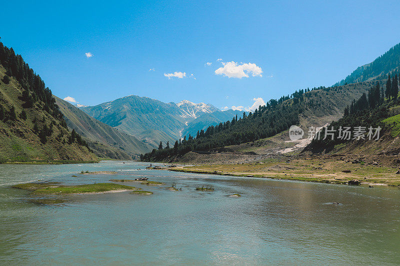 巴基斯坦吉尔吉特巴尔蒂斯坦山的山间河流