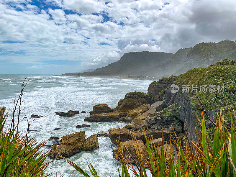 Punakaiki煎饼石和喷水道，狗仔国家公园，新西兰