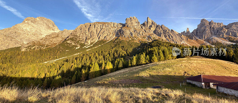 白云岩阿尔卑斯山脉的山景