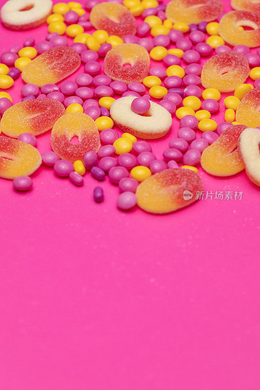 粉色背景的糖果