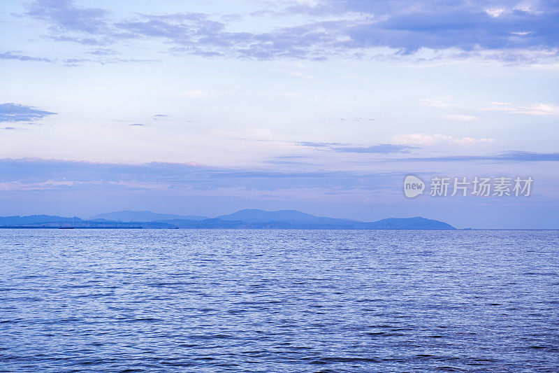 海上美丽的日落