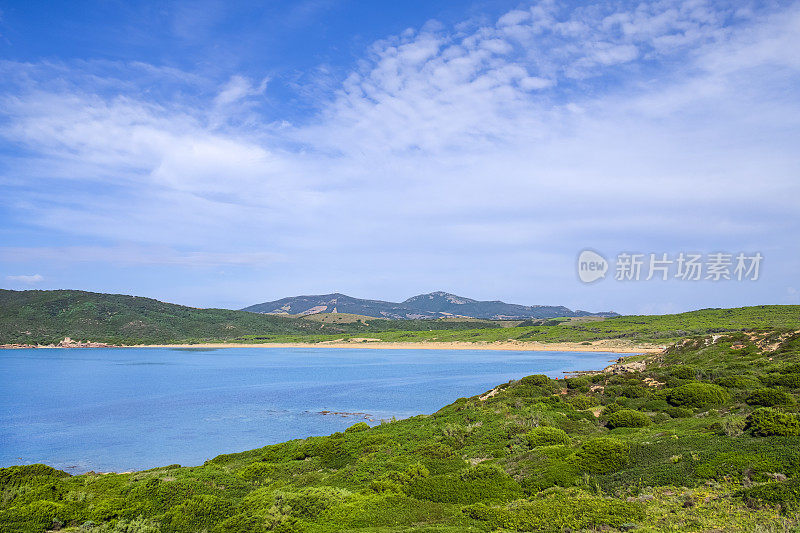 撒丁岛西北部费罗港的海湾和海滩