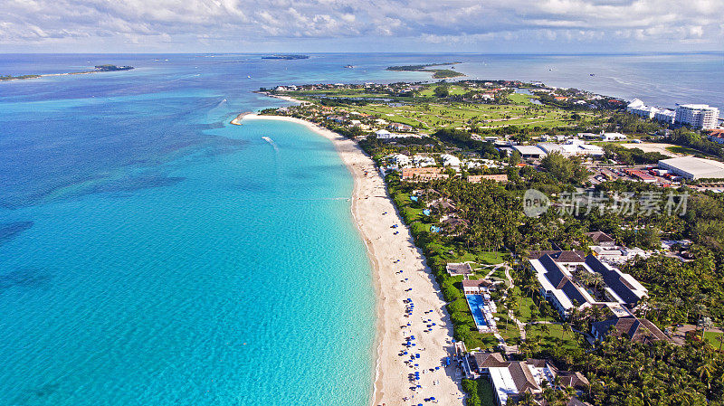 巴哈马群岛天堂岛海滩的鸟瞰图