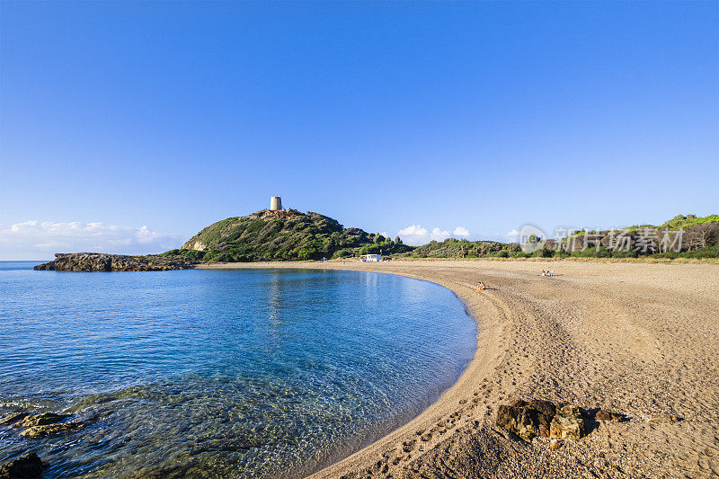 在意大利撒丁岛西南部的中国海岸，俯瞰苏波尔图海滩的中国塔雷