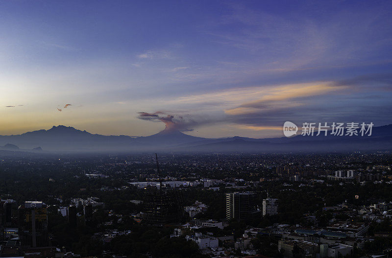 火山喷发产生的火山灰云