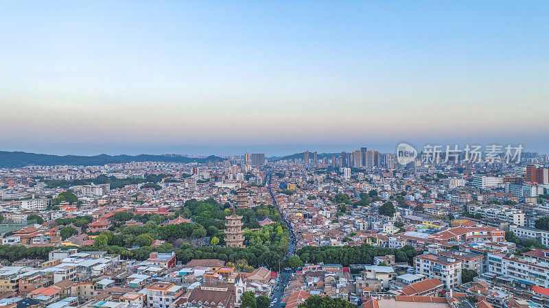 中国福建省泉州市历城区西街和开元寺旅游景点航拍图