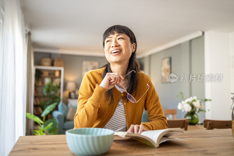 我喜欢在周末以一顿清淡的早餐和一本好书开始我的一天