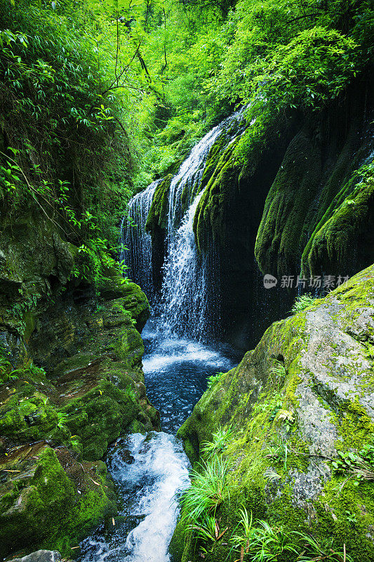 中国三峡地区的瀑布