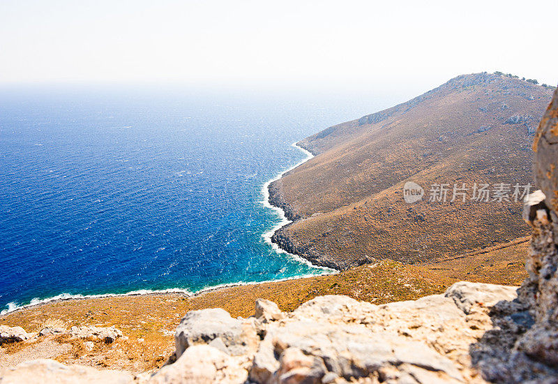 莱罗斯的岩石海岸