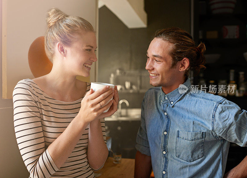 你需要的只是爱和一杯咖啡