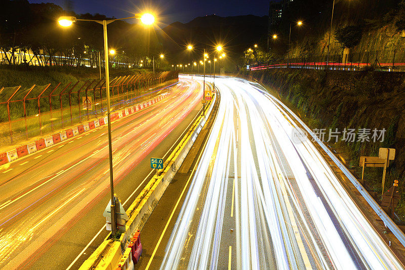 高速公路晚上