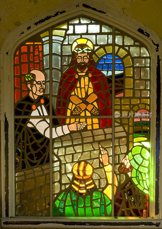 彩色玻璃窗-本丢彼拉多对耶稣基督的审判