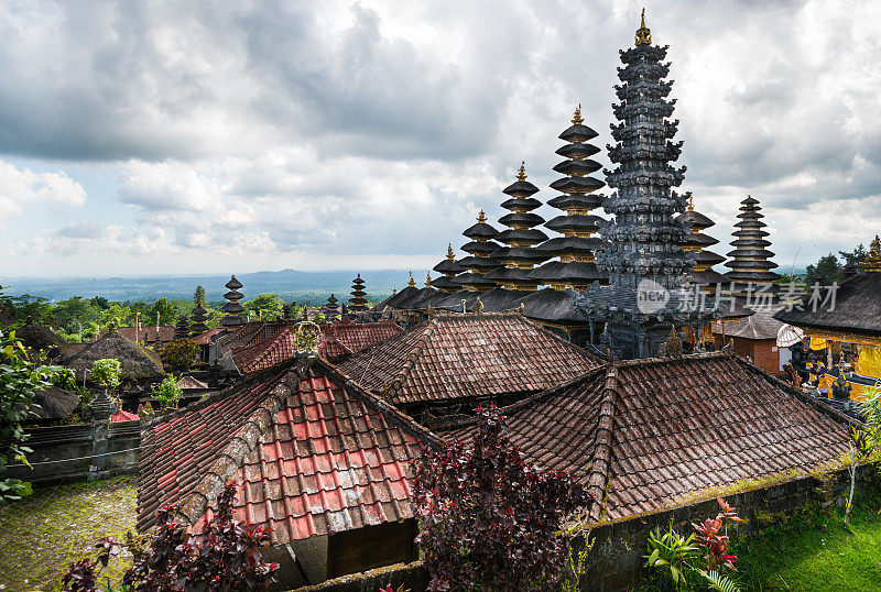 印度尼西亚巴厘岛上的白沙基寺的屋顶