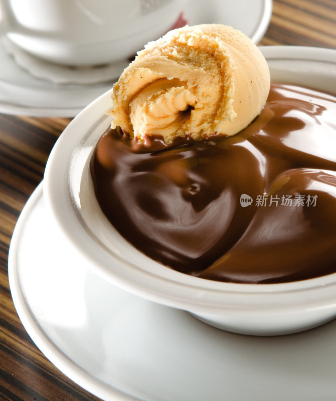 巧克力布丁和冰淇淋