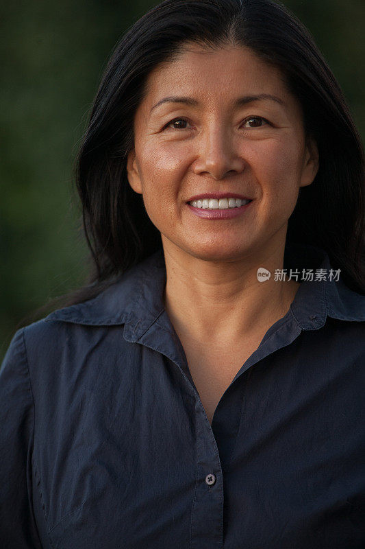 一个成熟的亚洲女人的肖像