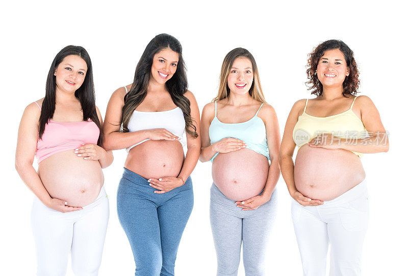 一群孕妇展示她们的肚子