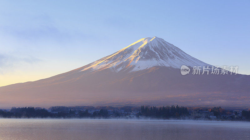 早上的富士山和夸口湖