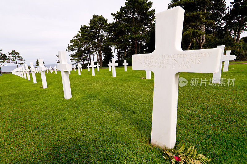 诺曼底公墓的无名士兵墓碑